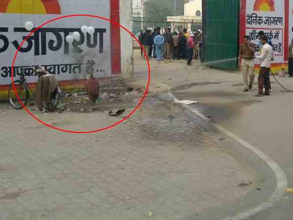 कानपुर: मतदाता जागरूकता रैली में हुआ बैलून सिलेंडर ब्लास्ट, एक की मौत कानपुर: मतदाता जागरूकता रैली में हुआ बैलून सिलेंडर ब्लास्ट, एक की मौत