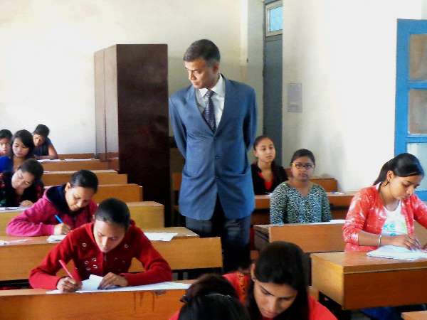 अभिभावकों के लिए खुशखबरी: CBSE स्कूलों में अब सिर्फ पढ़ाई जाएंगी NCERT की किताबें, कम होगा खर्च अभिभावकों के लिए खुशखबरी: CBSE स्कूलों में अब सिर्फ पढ़ाई जाएंगी NCERT की किताबें, कम होगा खर्च