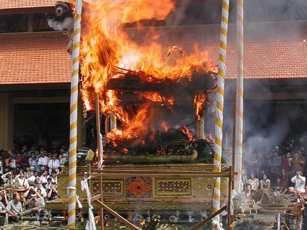 शमशान से लौटने के बाद स्नान क्यों करते हैं? शमशान से लौटने के बाद स्नान क्यों करते हैं?