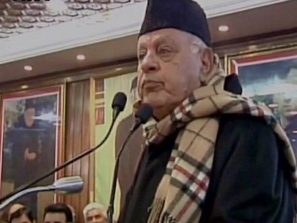 पीएम मोदी को वाजपेयी से सहिष्णुता की सीख लेनी चाहिए