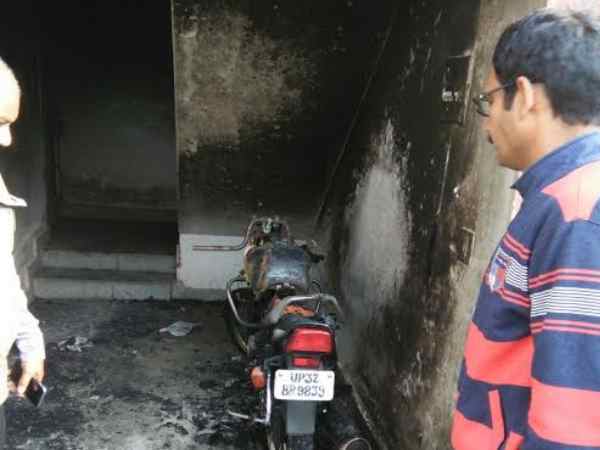 शाहजहांपुर: सेना की छावनी में हुई आगजनी, किसी बड़ी साजिश का इशारा तो नहीं शाहजहांपुर: सेना की छावनी में हुई आगजनी, किसी बड़ी साजिश का इशारा तो नहीं