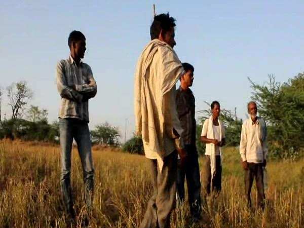 यूपी: अमीर विधायक के क्षेत्र का एक गांव जहां बच्चे-बूढ़े सब हैं कर्ज में डूबे यूपी: अमीर विधायक के क्षेत्र का एक गांव जहां बच्चे-बूढ़े सब हैं कर्ज में डूबे