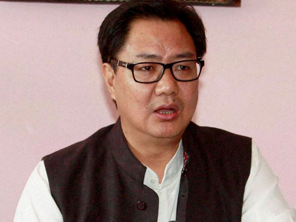 डीयू विवाद में कूदे किरण रिजीजू, कहा- कौन कर रहा है गुरमेहर कौर को भ्रमित डीयू विवाद में कूदे किरण रिजीजू, कहा- कौन कर रहा है गुरमेहर कौर को भ्रमित