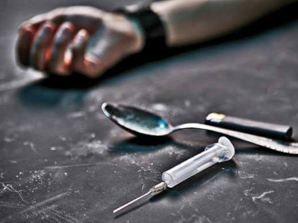 ड्रग्स की लत में बना हैवान, 7 साल के बच्चे को टुकड़ों में काटा, नोचकर खाए कई अंग ड्रग्स की लत में बना हैवान, 7 साल के बच्चे को टुकड़ों में काटा, नोचकर खाए कई अंग