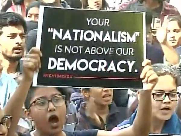 यह कैसी पढ़ाई है और ये कौन से छात्र हैं यह कैसी पढ़ाई है और ये कौन से छात्र हैं