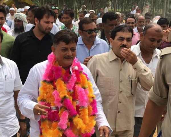 सपा विधायक का आतंक, बीजपी प्रत्याशी को वोट देने पर मारने की धमकी सपा विधायक का आतंक, बीजपी प्रत्याशी को वोट देने पर मारने की धमकी