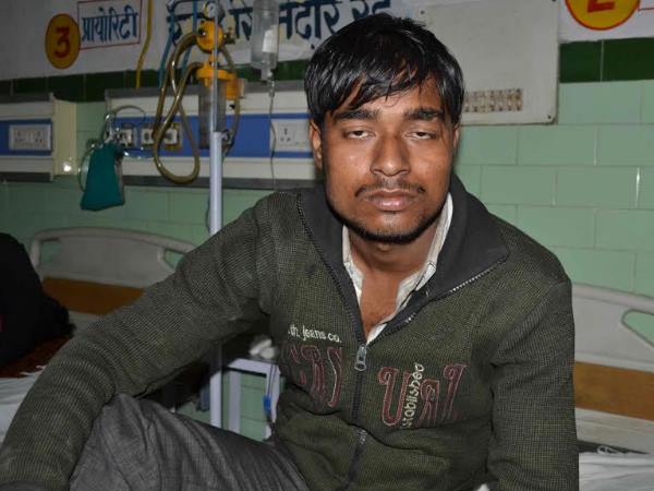 बरेली: मकान हड़पने की खातिर किराएदार महिला ने मकान मालिक समेत 8 लोगों को दिया जहर बरेली: मकान हड़पने की खातिर किराएदार महिला ने मकान मालिक समेत 8 लोगों को दिया जहर