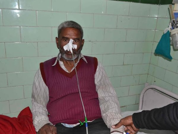 बरेली: मकान हड़पने की खातिर किराएदार महिला ने मकान मालिक समेत 8 लोगों को दिया जहर बरेली: मकान हड़पने की खातिर किराएदार महिला ने मकान मालिक समेत 8 लोगों को दिया जहर