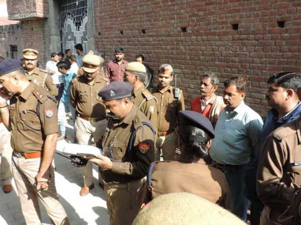 बरेली: मकान हड़पने की खातिर किराएदार महिला ने मकान मालिक समेत 8 लोगों को दिया जहर बरेली: मकान हड़पने की खातिर किराएदार महिला ने मकान मालिक समेत 8 लोगों को दिया जहर