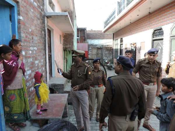 बरेली: मकान हड़पने की खातिर किराएदार महिला ने मकान मालिक समेत 8 लोगों को दिया जहर बरेली: मकान हड़पने की खातिर किराएदार महिला ने मकान मालिक समेत 8 लोगों को दिया जहर
