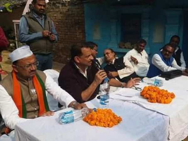 यूपी चुनाव : इलाहाबाद का चप्पा-चप्पा छानते रहे केंद्रीय मंत्री रूडी यूपी चुनाव : इलाहाबाद का चप्पा-चप्पा छानते रहे केंद्रीय मंत्री रूडी