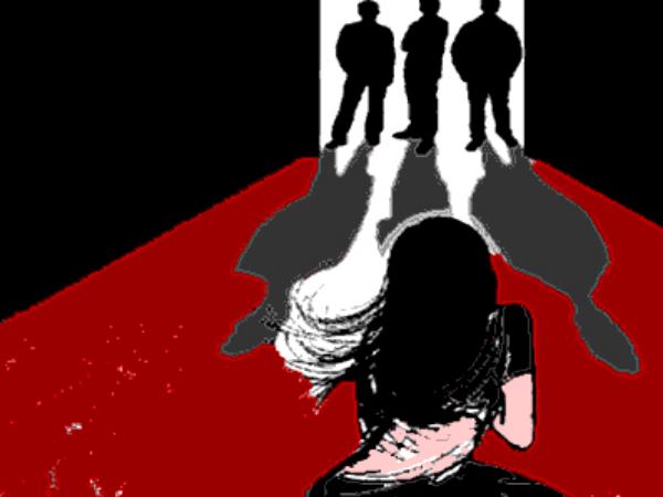 बिहार: 57 साल के शख्स ने ब्लैकमेल कर 2 साल तक युवती से किया गैंगरेप बिहार: 57 साल के शख्स ने ब्लैकमेल कर 2 साल तक युवती से किया गैंगरेप