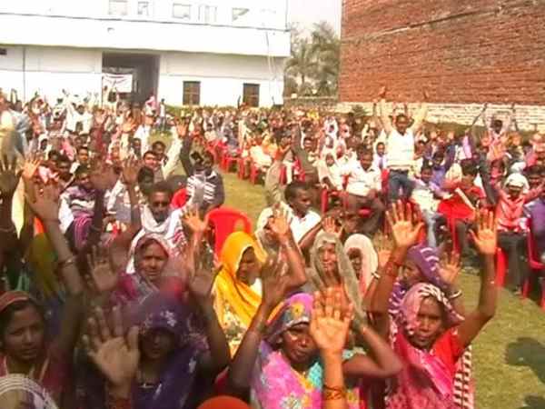 वाराणसी: रोहनिया सीट पर अपना दल ने उतारा उम्मीदवार तो बीजेपी ने बुलाई महापंचायत वाराणसी: रोहनिया सीट पर अपना दल ने उतारा उम्मीदवार तो बीजेपी ने बुलाई महापंचायत