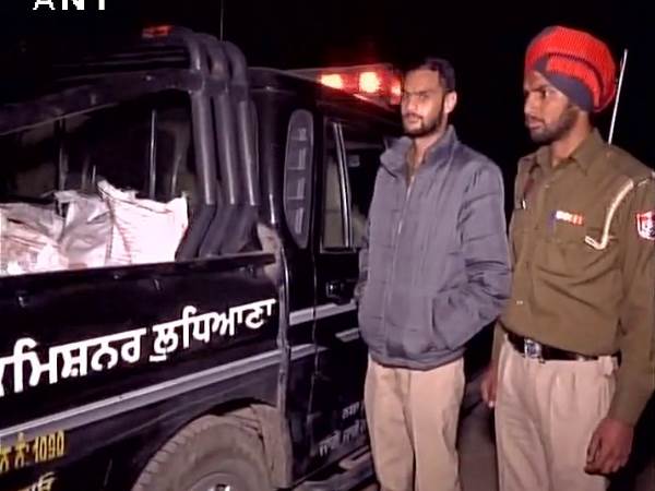 लुधियाना: गांव में 36 बम मिलने से हड़कंप, सेना को दी गई सूचना लुधियाना: गांव में 36 बम मिलने से हड़कंप, सेना को दी गई सूचना