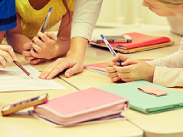 ना पढ़ पाई किताब, 10 साल की बच्ची को टीचर ने पीट कर मार डाला ना पढ़ पाई किताब, 10 साल की बच्ची को टीचर ने पीट कर मार डाला