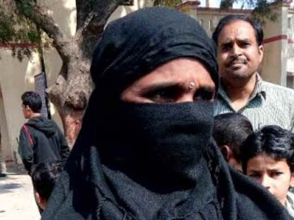 शाहजहांपुर: रेप पीड़िता ने दी धमकी, नहीं मिला न्याय तो चुनाव वाले दिन थाने के सामने करेगी आत्महत्या शाहजहांपुर: रेप पीड़िता ने दी धमकी, नहीं मिला न्याय तो चुनाव वाले दिन थाने के सामने करेगी आत्महत्या