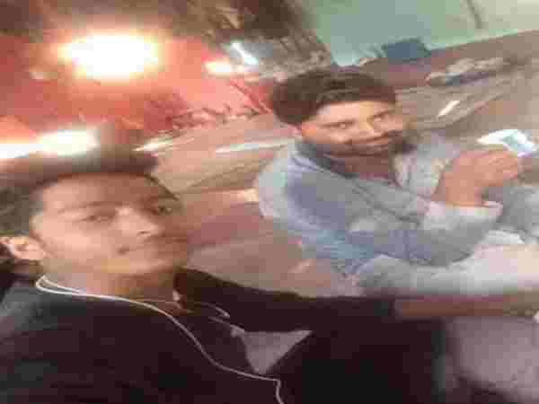 बिहार: फिर सामने आई कैदियों की सेल्फी, कौन मुहैया करा रहा है कैदियों को फोन और इनटरनेट? बिहार: फिर सामने आई कैदियों की सेल्फी, कौन मुहैया करा रहा है कैदियों को फोन और इनटरनेट?