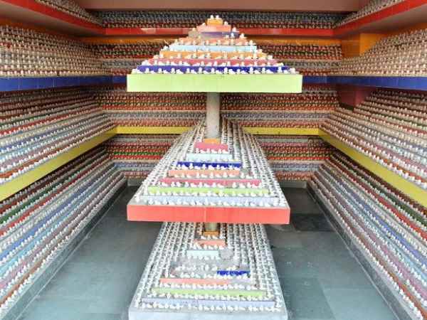 मृत्यु के बाद मुक्ति के लिए यहां स्थापित होते हैं शिवलिंग, देखिए तस्वीरें मृत्यु के बाद मुक्ति के लिए यहां स्थापित होते हैं शिवलिंग, देखिए तस्वीरें