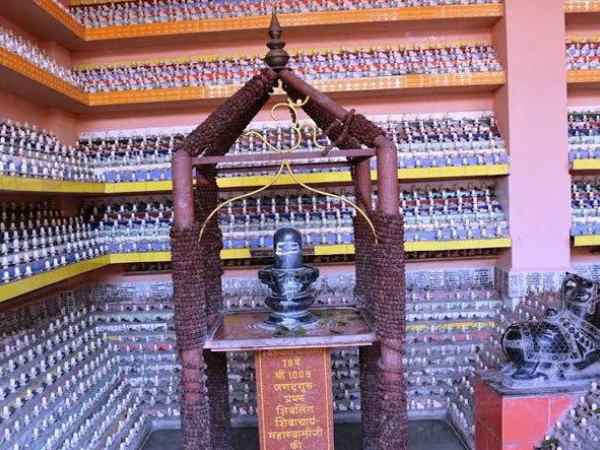मृत्यु के बाद मुक्ति के लिए यहां स्थापित होते हैं शिवलिंग, देखिए तस्वीरें मृत्यु के बाद मुक्ति के लिए यहां स्थापित होते हैं शिवलिंग, देखिए तस्वीरें