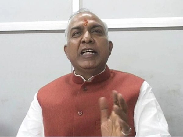गाजीपुर: एक और बीजेपी नेता का विवादित बयान, प्रियंका गांधी को बताया...देखिए वीडियो गाजीपुर: एक और बीजेपी नेता का विवादित बयान, प्रियंका गांधी को बताया...देखिए वीडियो