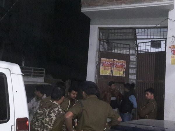 बरेली: पकड़ा गया मिलावटी तेल का बड़ा जखीरा, पिता-पुत्र घोल रहे थे होली में जहर बरेली: पकड़ा गया मिलावटी तेल का बड़ा जखीरा, पिता-पुत्र घोल रहे थे होली में जहर