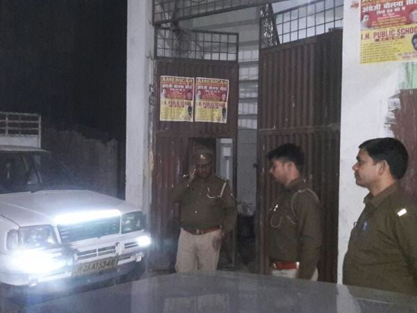 बरेली: पकड़ा गया मिलावटी तेल का बड़ा जखीरा, पिता-पुत्र घोल रहे थे होली में जहर बरेली: पकड़ा गया मिलावटी तेल का बड़ा जखीरा, पिता-पुत्र घोल रहे थे होली में जहर