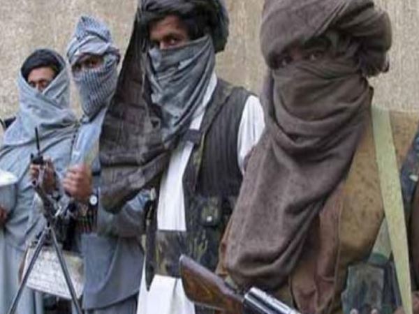 गुजरात एटीएस ने ISIS से जुड़े संदिग्धों को किया गिरफ्तार, बरामद हुआ गन पाउडर और जिहादी साहित्य गुजरात एटीएस ने ISIS से जुड़े संदिग्धों को किया गिरफ्तार, बरामद हुआ गन पाउडर और जिहादी साहित्य