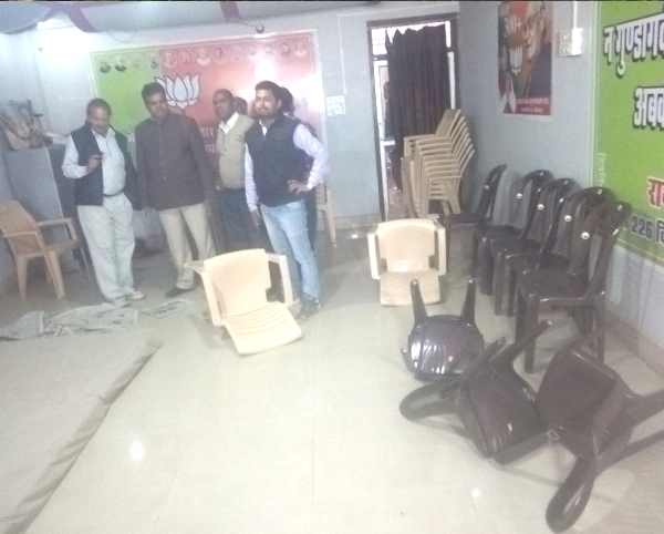 ललितपुर : उमा भारती के ऑफिस में भाजपा कार्यकर्ताओं ने की तोड़फोड़ ललितपुर : उमा भारती के ऑफिस में भाजपा कार्यकर्ताओं ने की तोड़फोड़