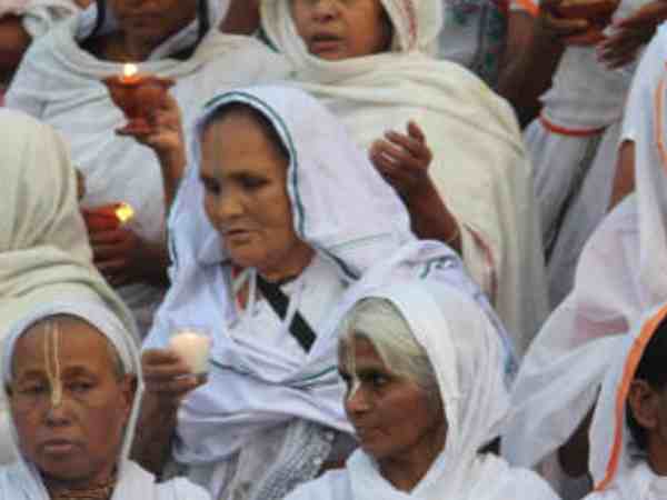 बुंदेलखंड: विधवाओं का एक गांव जिसका दर्द कोई नेता नहीं सुनता बुंदेलखंड: विधवाओं का एक गांव जिसका दर्द कोई नेता नहीं सुनता