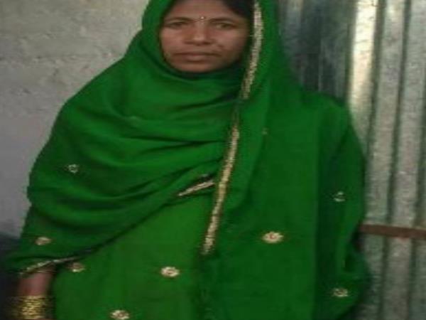 पटना: पीएम मोदी का सपना पूरा करने के लिए इस महिला ने बेची अपने सुहाग की चूड़िया पटना: पीएम मोदी का सपना पूरा करने के लिए इस महिला ने बेची अपने सुहाग की चूड़िया