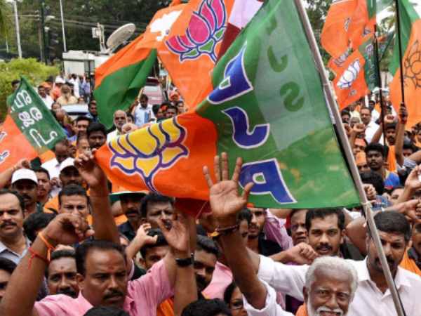 यूपी में जारी विधानसभा चुनाव के बीच बीजेपी को बड़ी खुशखबरी, MLC की तीन सीटें जीतीं यूपी में जारी विधानसभा चुनाव के बीच बीजेपी को बड़ी खुशखबरी, MLC की तीन सीटें जीतीं
