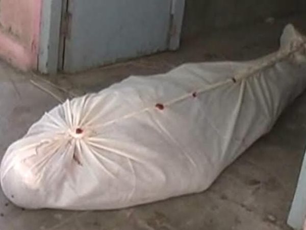 कार आलू से भरी ट्रैक्टर ट्रॉली से जा टकराई