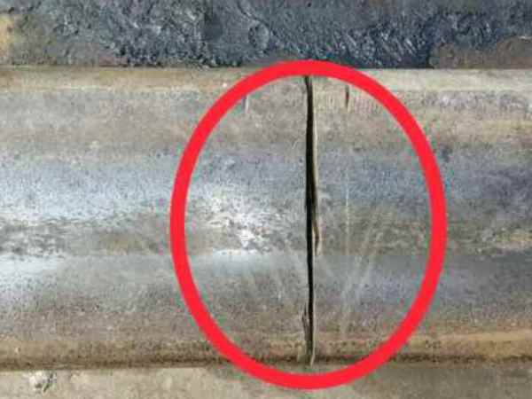 रेलवे ट्रैक को काटने के मामले भी सामने आए