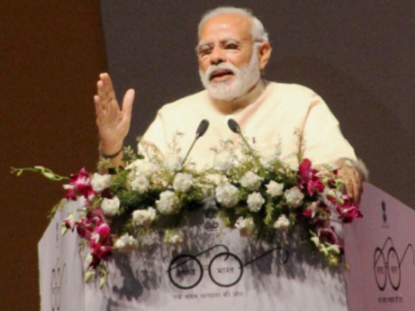 महिला कोऑर्डिनेटर के सामने हटाया गया था नकाब