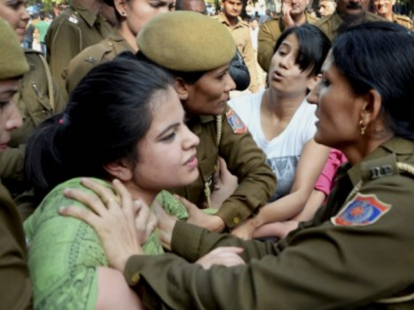 देश के विश्वविधालयों के माहौल से राष्ट्रपति चिंतित,जिम्मेदार बेपरवाह देश के विश्वविधालयों के माहौल से राष्ट्रपति चिंतित,जिम्मेदार बेपरवाह