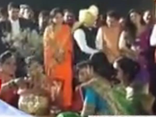 सूखाग्रस्त मराठवाड़ा क्षेत्र से विधायक के बेटे की शाही शादी सूखाग्रस्त मराठवाड़ा क्षेत्र से विधायक के बेटे की शाही शादी