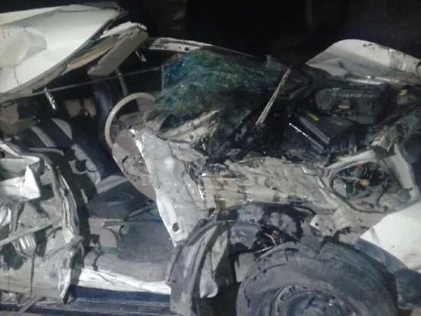बदायूं: हाईवे पर कार-टैंकर के बीच आमने-सामने की टक्कर, 5 मरे बदायूं: हाईवे पर कार-टैंकर के बीच आमने-सामने की टक्कर, 5 मरे