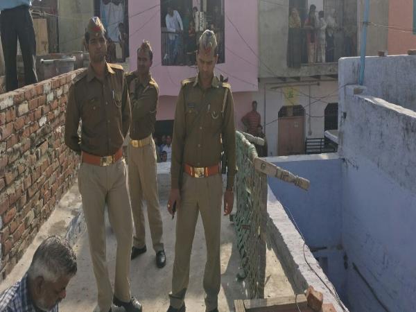 लगातार मिल रही धमकियों के बाद ताजनगरी में दो धमाके, रेलवे स्टेशन के बाद घर में ब्लास्ट लगातार मिल रही धमकियों के बाद ताजनगरी में दो धमाके, रेलवे स्टेशन के बाद घर में ब्लास्ट