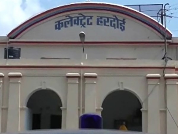 हरदोई: कलेक्ट्रेट परिसर से पुराने अभिलेख समेत लाखों का सामान चोरी, स्टोर रूम का ताला तोड़ दिया घटना हरदोई: कलेक्ट्रेट परिसर से पुराने अभिलेख समेत लाखों का सामान चोरी, स्टोर रूम का ताला तोड़ दिया घटना