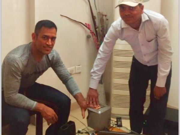 एमएस धोनी की आधारकार्ड जानकारी लीक करने वाली कंपनी 10 साल के लिए हुई बैन एमएस धोनी की आधारकार्ड जानकारी लीक करने वाली कंपनी 10 साल के लिए हुई बैन
