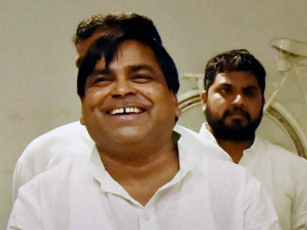 गायत्री प्रजापति की बढ़ सकती है मुश्किलें, PMO ने दिए जांच के आदेश गायत्री प्रजापति की बढ़ सकती है मुश्किलें, PMO ने दिए जांच के आदेश