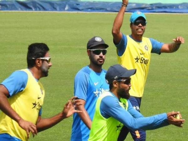 कंगारुओं की बढ़ी बेचैनी! बल्ला है खामोश लेकिन ऑस्ट्रेलिया के खिलाफ 'माइंड गेम' खेल रहे हैं कोहली कंगारुओं की बढ़ी बेचैनी! बल्ला है खामोश लेकिन ऑस्ट्रेलिया के खिलाफ 'माइंड गेम' खेल रहे हैं कोहली