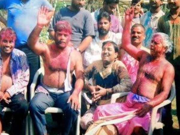 जब कुर्ता फाड़कर लालू फेंकते थे रावड़ी पर रंग, देखिए होली की तस्वीरें जब कुर्ता फाड़कर लालू फेंकते थे रावड़ी पर रंग, देखिए होली की तस्वीरें