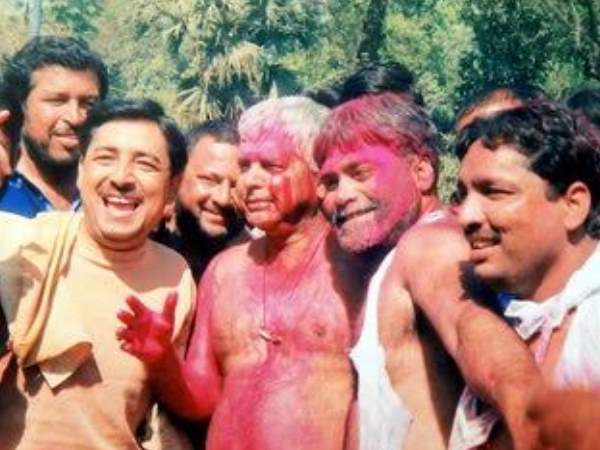 जब कुर्ता फाड़कर लालू फेंकते थे रावड़ी पर रंग, देखिए होली की तस्वीरें जब कुर्ता फाड़कर लालू फेंकते थे रावड़ी पर रंग, देखिए होली की तस्वीरें