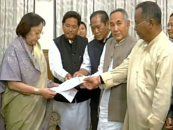 BJP MLAs and its supporting MLAs meet Manipur Governor Najma Heptulla BJP MLAs and its supporting MLAs meet Manipur Governor Najma Heptulla