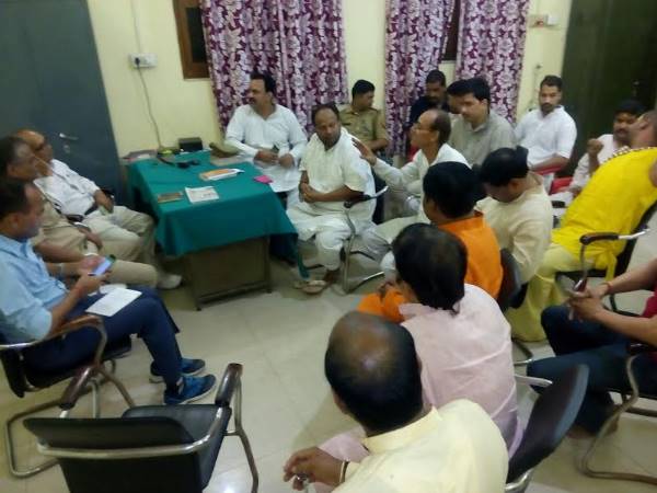मां विंध्यवासिनी दरबार में बदली व्यवस्था, पान-गुटखा खाकर मंदिर नहीं आएंगे पंडा/ पुरोहित मां विंध्यवासिनी दरबार में बदली व्यवस्था, पान-गुटखा खाकर मंदिर नहीं आएंगे पंडा/ पुरोहित