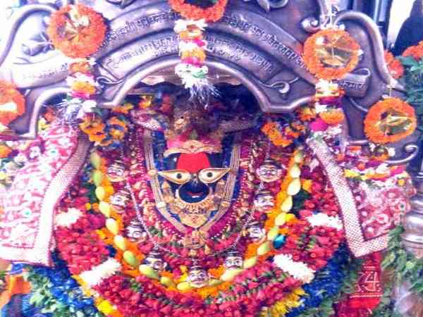 मां विंध्यवासिनी दरबार में बदली व्यवस्था, पान-गुटखा खाकर मंदिर नहीं आएंगे पंडा/ पुरोहित मां विंध्यवासिनी दरबार में बदली व्यवस्था, पान-गुटखा खाकर मंदिर नहीं आएंगे पंडा/ पुरोहित