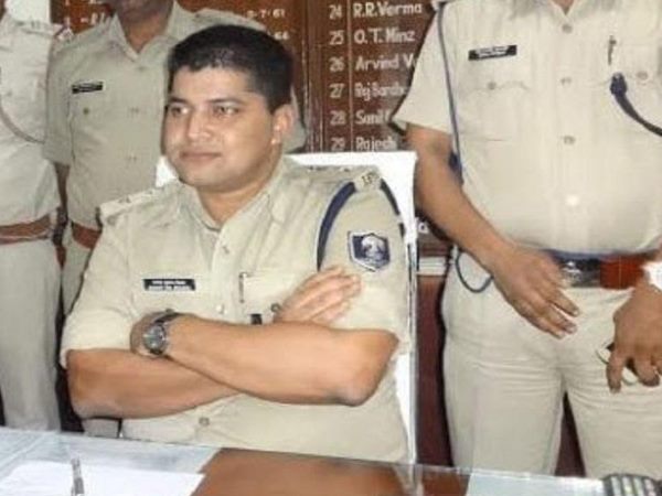 रेलवे ट्रैक के नक्शे के साथ गिरफ्तार संदिग्ध, विस्फोट की दो घटनाओं को दे चुका है अंजाम, पूछताछ जारी रेलवे ट्रैक के नक्शे के साथ गिरफ्तार संदिग्ध, विस्फोट की दो घटनाओं को दे चुका है अंजाम, पूछताछ जारी