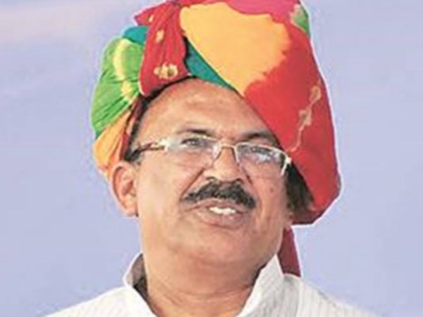 राजस्थान की बीजेपी सरकार के शिक्षा मंत्री ने अकबर को बताया 'आतंककारी', मिली धमकी राजस्थान की बीजेपी सरकार के शिक्षा मंत्री ने अकबर को बताया 'आतंककारी', मिली धमकी