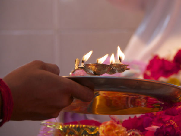 पंचगव्यों का प्रयोग दिव्य वस्त्र के निर्माण में किया जाता था